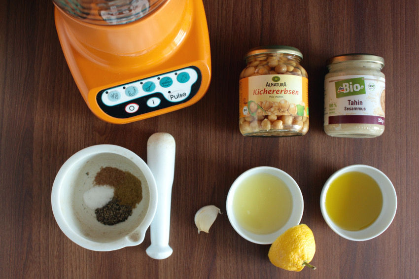 Der Kitchen Aid Blender und die Zutaten für den Hummus.