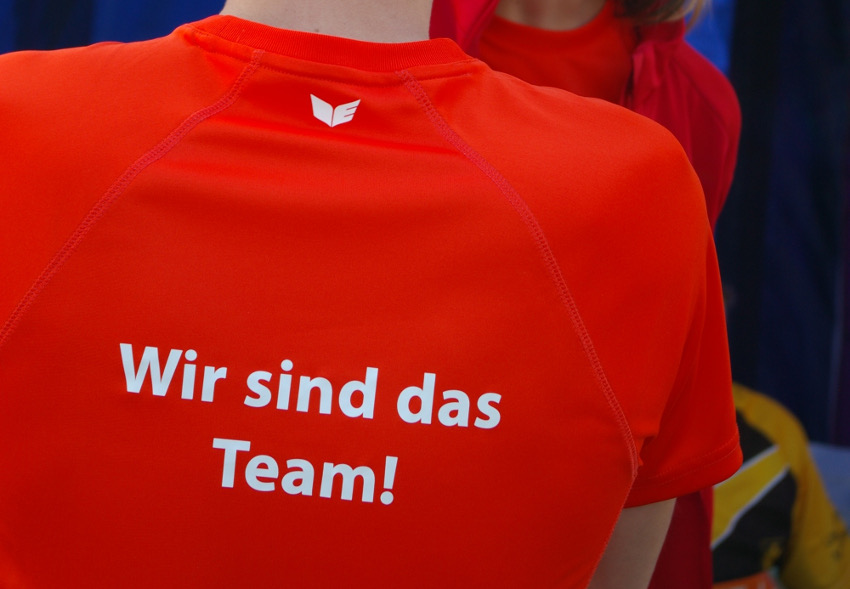 Unser leuchtendes Teamshirt. Foto: Jobcenter München